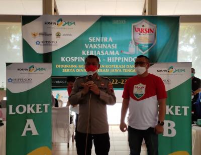 pantau-vaksinasi-kapolsek-batang-ingatkan-pentingnya-prokes