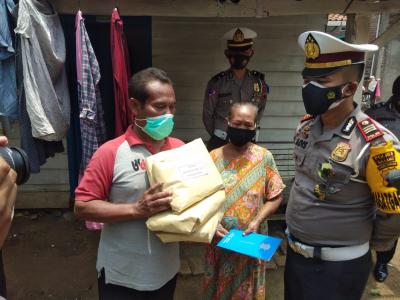 ops-patuh-candi-satlantas-polres-batang-bagikan-sembako