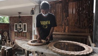 TEMPEL POTONGAN KE PAPAN