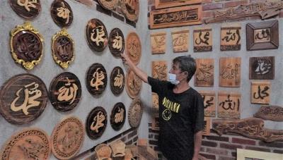 Perajin Limbah Kayu Dari Batang