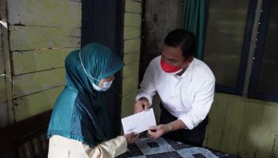 berikan-bantuan-uang