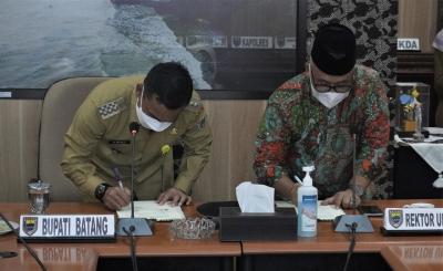 Penandatanganan MOU Antara Pemkab Batang Dengan UNWAHAS