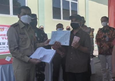 pedagang-warung-terima-bantuan-ekonomi-batang-mulai-bangkit