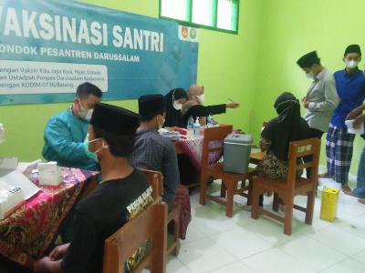 Vaksinasi Kalangan Santri Percepat Capaian Herd Imunity