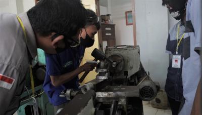 PELATIHAN MESIN BUBUT