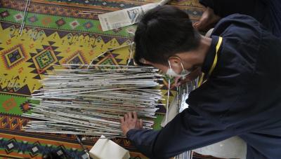 PELATIHAN HANDICRAFT DENGAN BAHAN KORAN