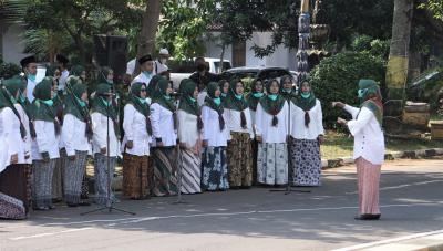 nyanyikan-mars-hari-santri