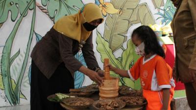 MENGENALKAN PROSES PEMBUATAN JAMU