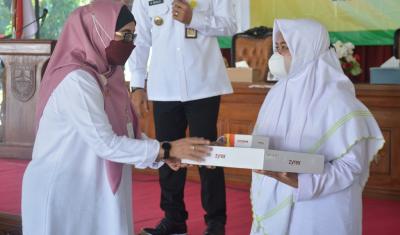 berikan-hadiah-laptop