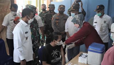 TINJAU PERCEPATAN VAKSINASI di DESA KEMIRI BARAT 