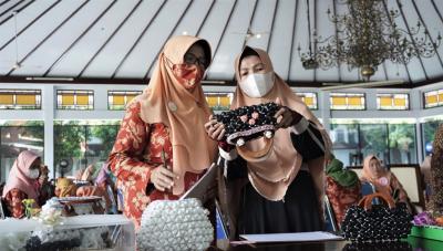 lomba-membuat-tas-menggunakan-sedotan