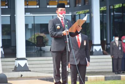 BERKONTRIBUSI MEMAJUKAN NEGERI