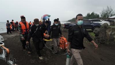 evakuasi-korban-luka-berat