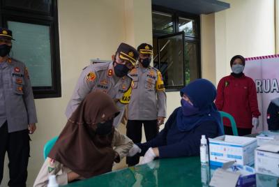 Vaksinasi Serentak, Ribuan Warga Batang divaksinasi