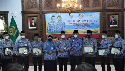 Bapelitbang dan Desa Penundan Batang Jadi Badan Publik Peringkat Terbaik