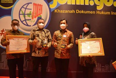 Bupati Batang Raih Dua Penghargaan JDIH Tingkat Nasional 