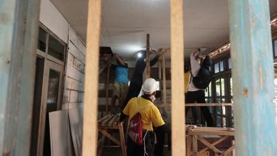 gotong-royong-bedah-rumah-warga