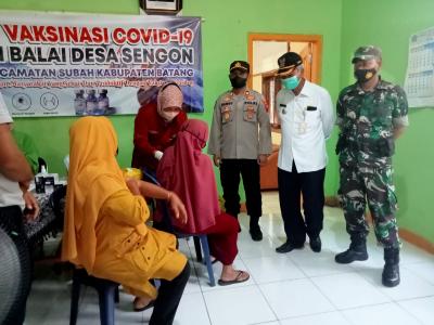 Tinjau Vaksinasi Covid-19, Muspika Subah Motivasi Petugas Medis