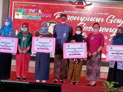 Toko Bahasa Raih Juara Festival Perempuan Berdaya