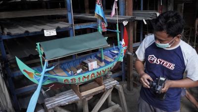 Kelompok Pemuda Batang Dapat Jutaan Rupiah Dari Kerajinan Miniatur Kapal Remot 