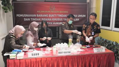 Kejari Batang Musnahkan Narkotika Dengan Barang Bukti 97 Perkara