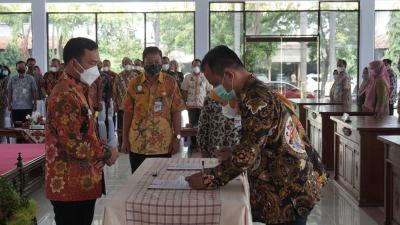 Penghujung Tahun 2021, Bupati Batang Lantik 126 Pejabat Fungsional