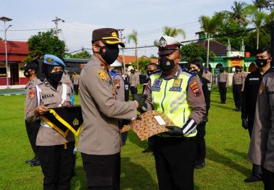 anggota-berprestasi-polres-batang-beri-apresiasi