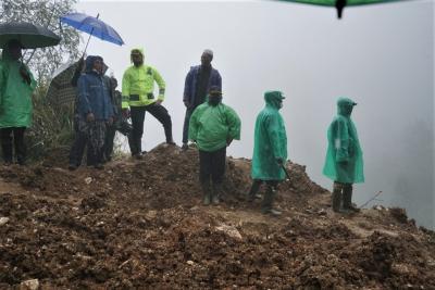 TINJAU TANAH LONGSOR di DESA PRANTEN