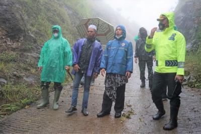 Kunjungi Lokasi Tanah Longsor, Bupati Batang Siapkan Strategi