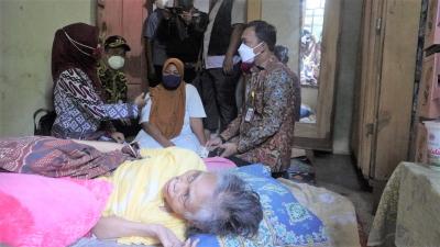 10 Tahun Lumpuh, Bupati Batang Jenguk Warganya 