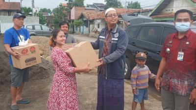 gerak-sigap-relawan-bantu-korban-banjir