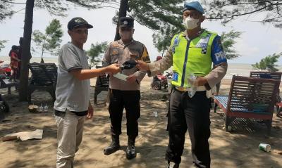 cegah-omicron-pengunjung-pantai-jodo-diimbau-patuhi-prokes