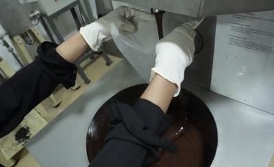 LETAKKAN COKELAT ke PLASTIK