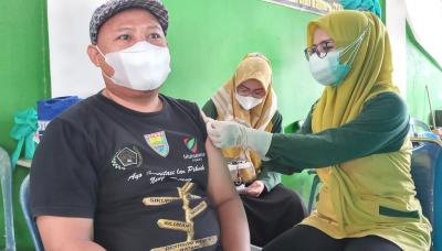 Tangkal Omicron, Diskominfo Bersama Awak Media Divaksin Booster