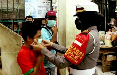 operasi-yustisi-di-pasar-batang-petugas-ingatkan-prokes