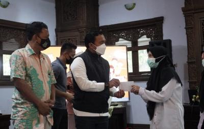 PWI Batang Berikan Santunan Anak Yatim Piatu Untuk Menjaga Asa Anak Negeri