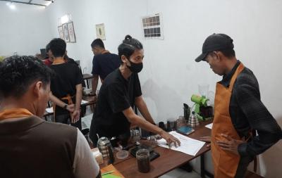 PELATIHAN BARISTA CLASS MANUAL BREW