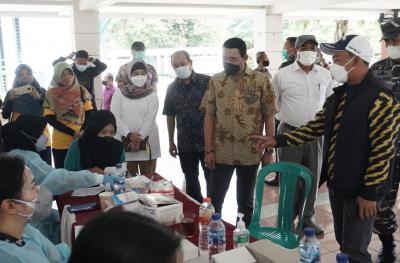 KUNJUNGI VAKSINASI MASSAL 