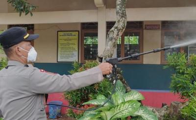 cegah-covid-polsek-batang-kota-semprotkan-disinfektan