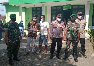 Babinsa Gringsing Dukung Percepatan Vaksinasi di Desa Binaan
