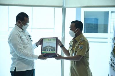 BUPATI BATANG SERAHKAN LKPD ke BPK JATENG