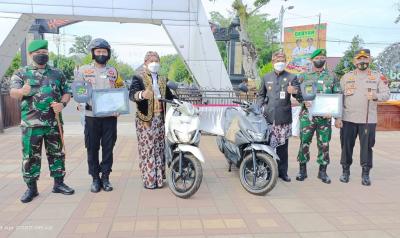 Hari Jadi Ke-56 Pemkab Batang Berikan Penghargaan Kaum Milenial dan Aparat TNI Polri 