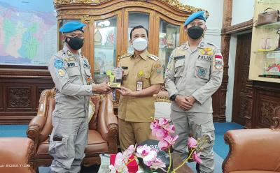 Polisi Batang Kenalkan Madu Dan Emping Saat Bertugas di Sudan Afrika Utara