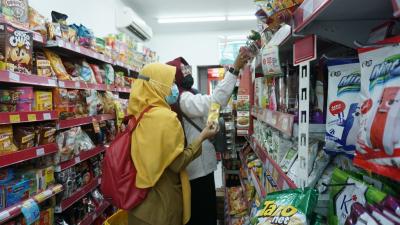 MONITORING MAKANAN di MINIMARKET