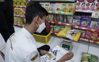 MENIMBANG BERAS di MINIMARKET