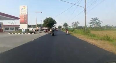 Jalan Basuki Rahmat Menuju Exit Tol Warungasem Halus Mulus