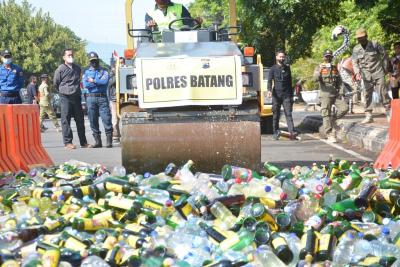 PEMUSNAHAN RIBUAN MIRAS