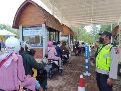 Antusias Pengunjung Wisata Meningkat, Petugas Perketat Prokes