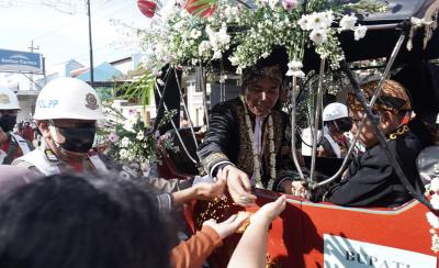 Kirab Budaya HUT Ke-56 Batang,  Kereta Kencana Dari Solo Kerajaan Mataram