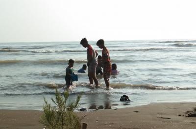 Disparpora Batang Imbau Wisatawan Waspada Saat Berwisata di Pantai